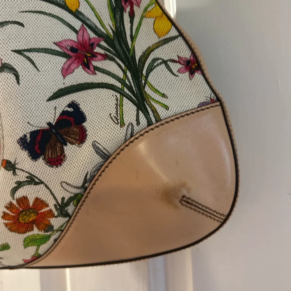 Gucci Floral Canvas Shoulder Bag with Tan Leather and Gold Hardware - Picture 2 of 7